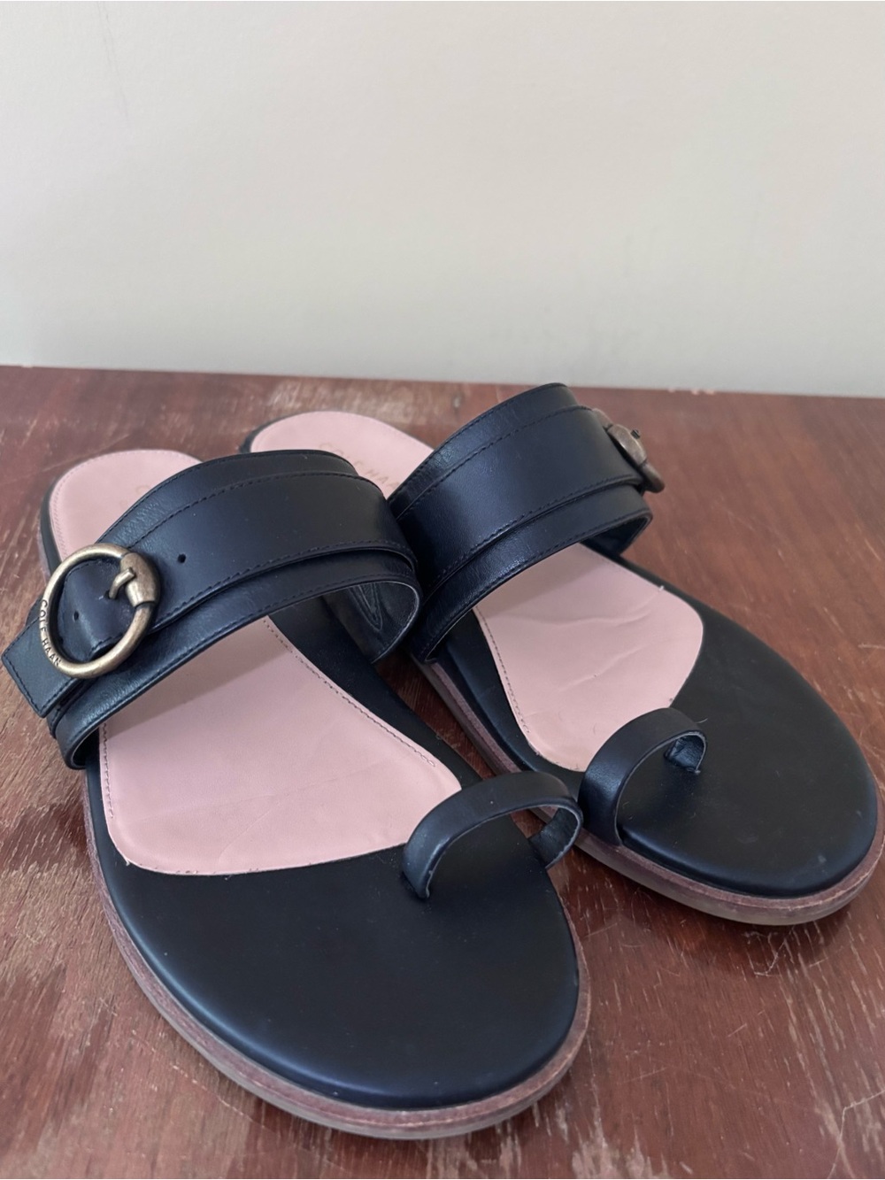 Cole Haan| Abbie Black Leather Toe-Ring Slide Sandals w/Nude Insole Sz 8